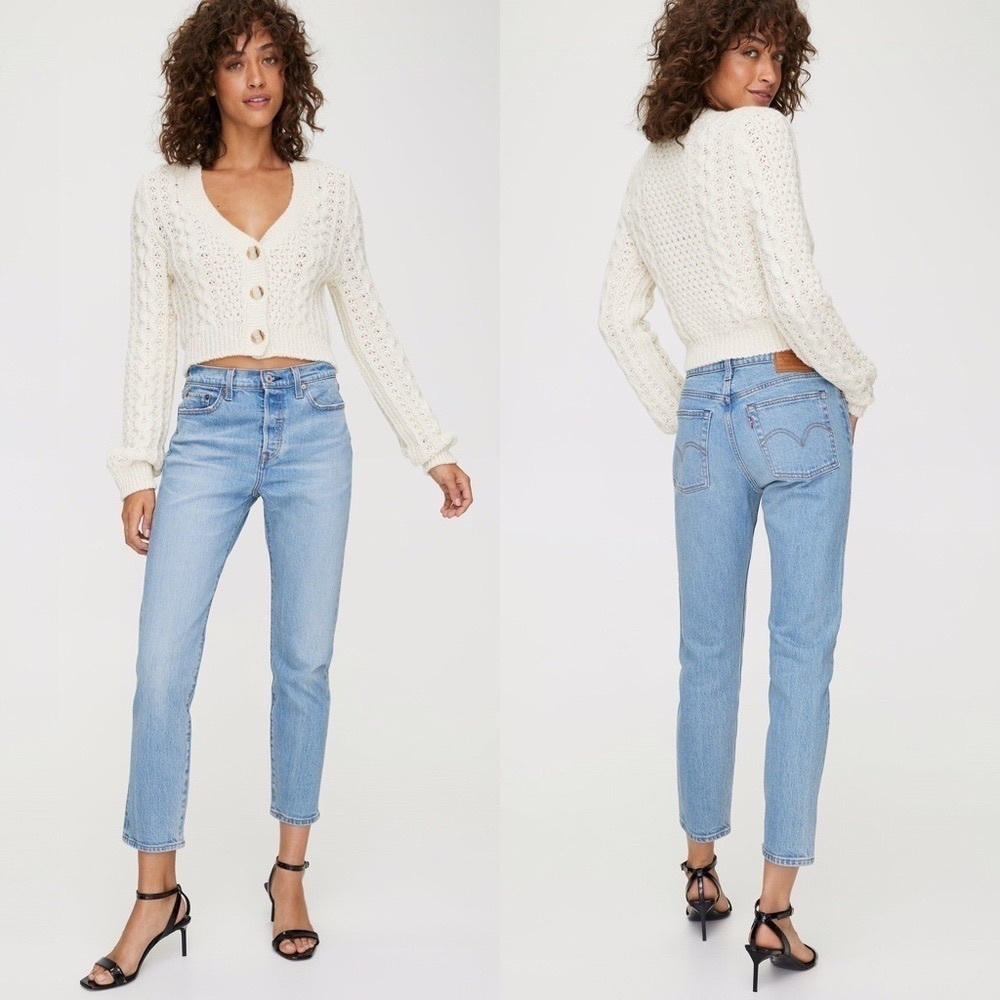 LEVI’S Wedgie Fit High Rise Button Fly Jeans in Bright Side Light Wash Size 31
